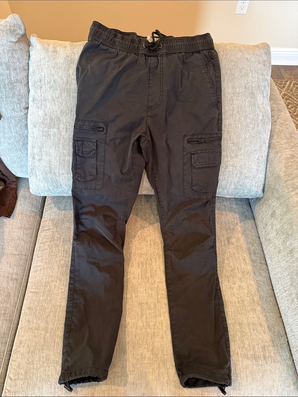 PacSun cargo pants in Black/Small. Great condition!! Lots of pockets.